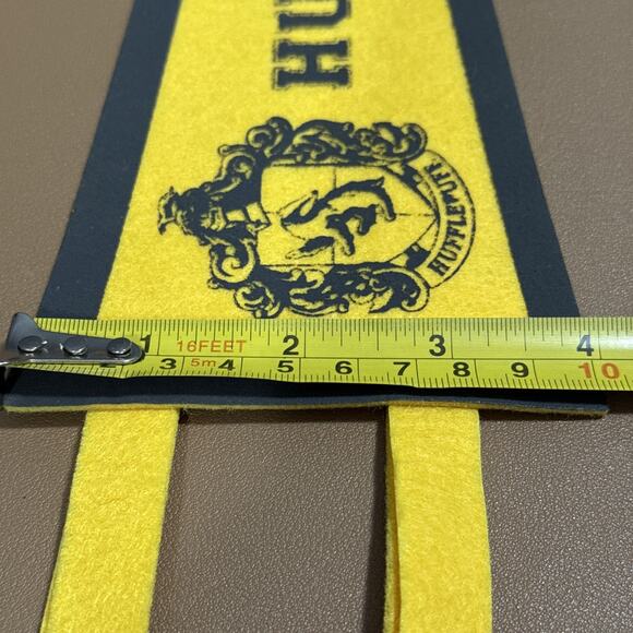 Harry Potter Set Of 4 House Banners Hufflepuff Ravenclaw Slytherin Gryffindor - Picture 7 of 10
